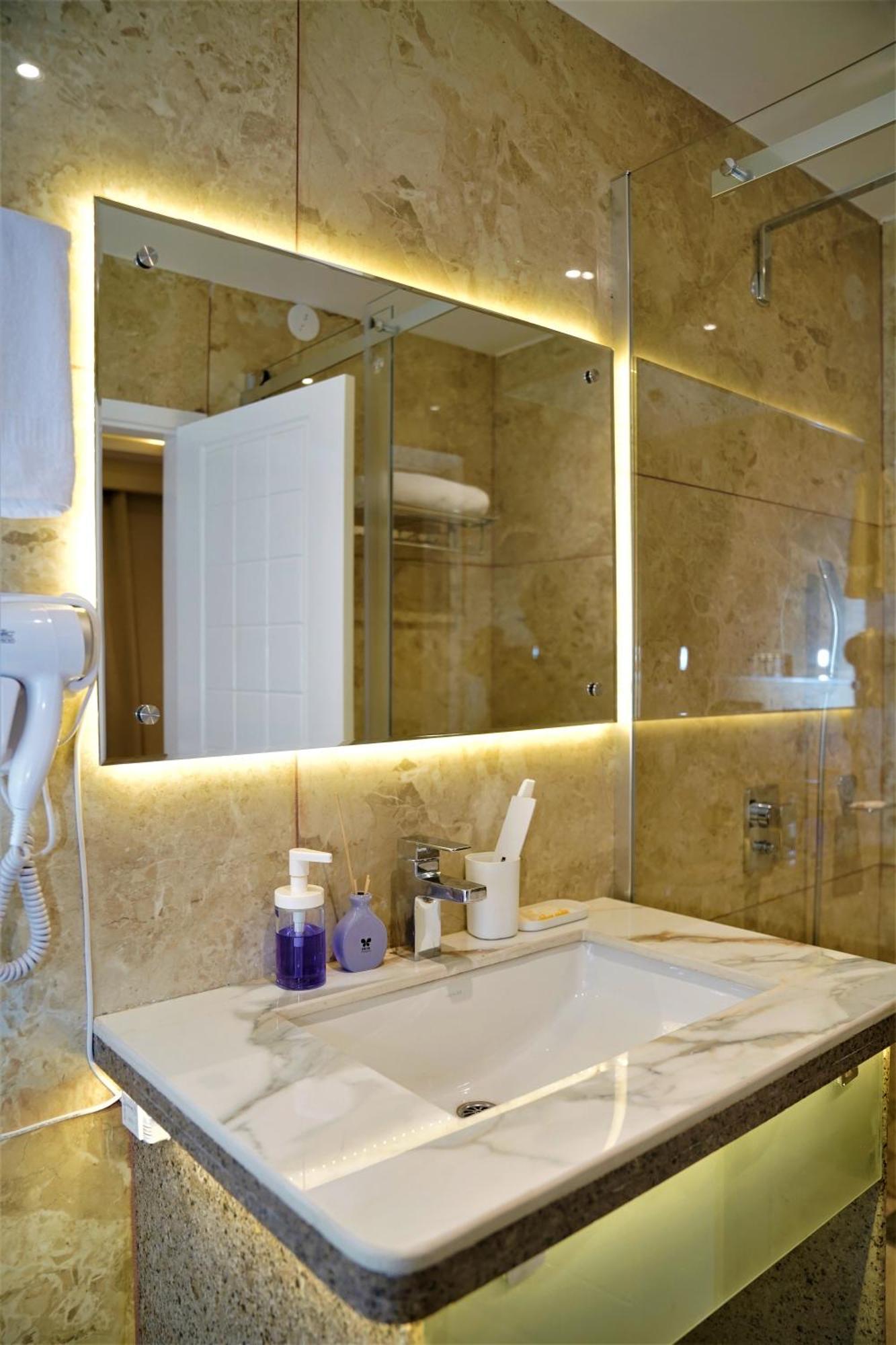 Essence Grandeur Hotel Gauháti Kültér fotó