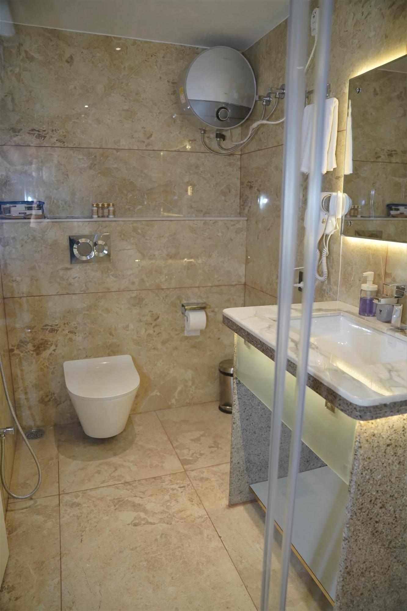 Essence Grandeur Hotel Gauháti Kültér fotó