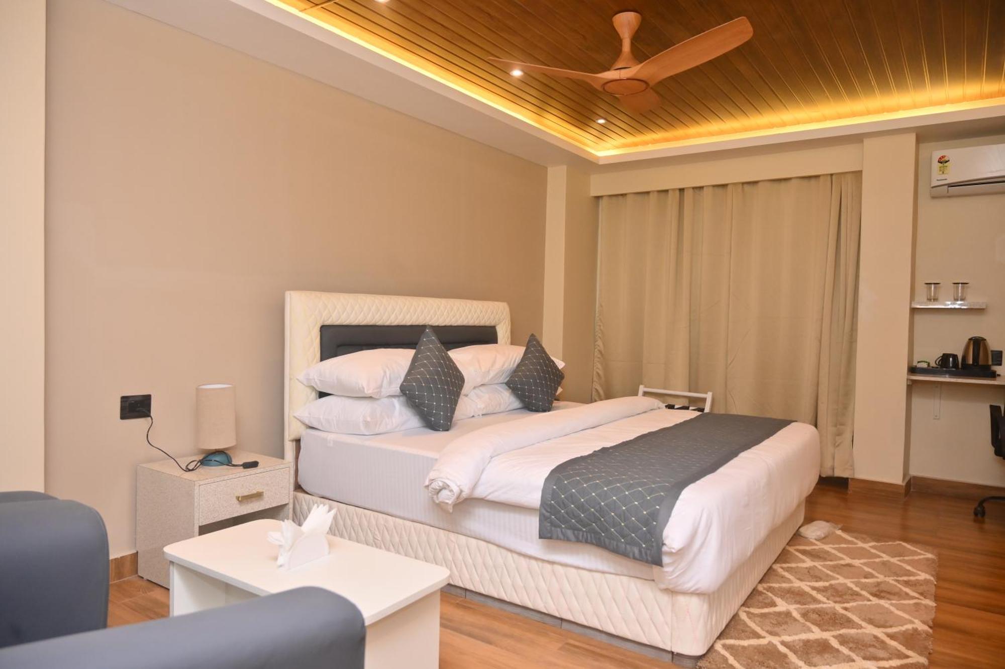 Essence Grandeur Hotel Gauháti Kültér fotó